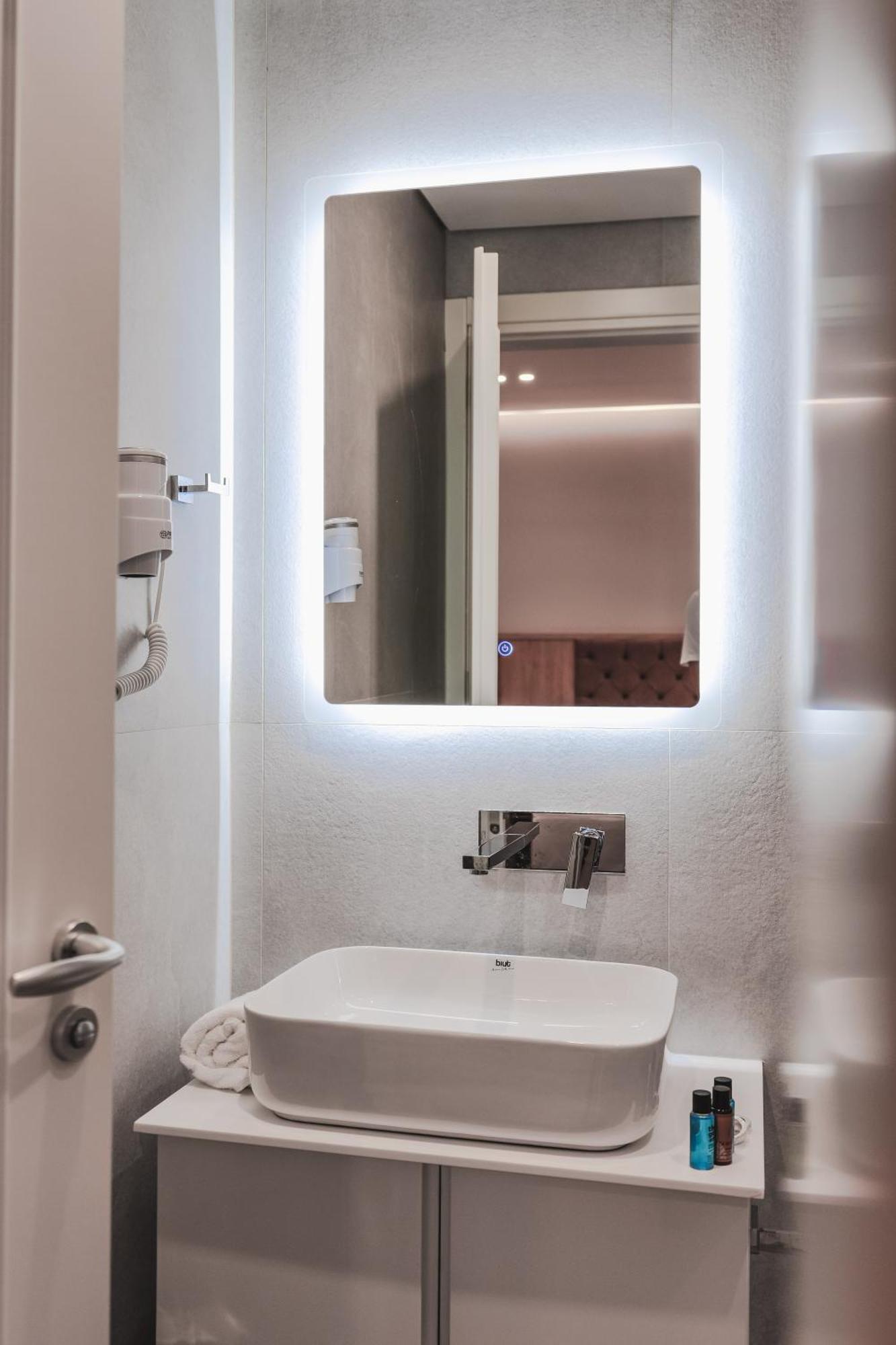 Koko Hotel Ksamil Buitenkant foto